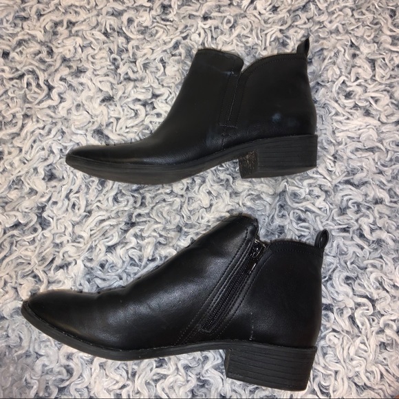 American Rag Black Ankle Cut Booties! - Picture 4 of 4